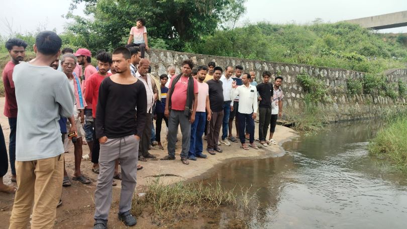 कोची नदी में मिला युवक का शव