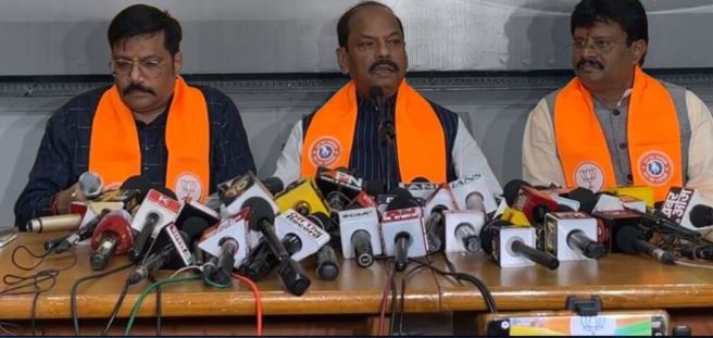 रघुवर दास ने झारखंड में प्रतियोगी परीक्षाओं 