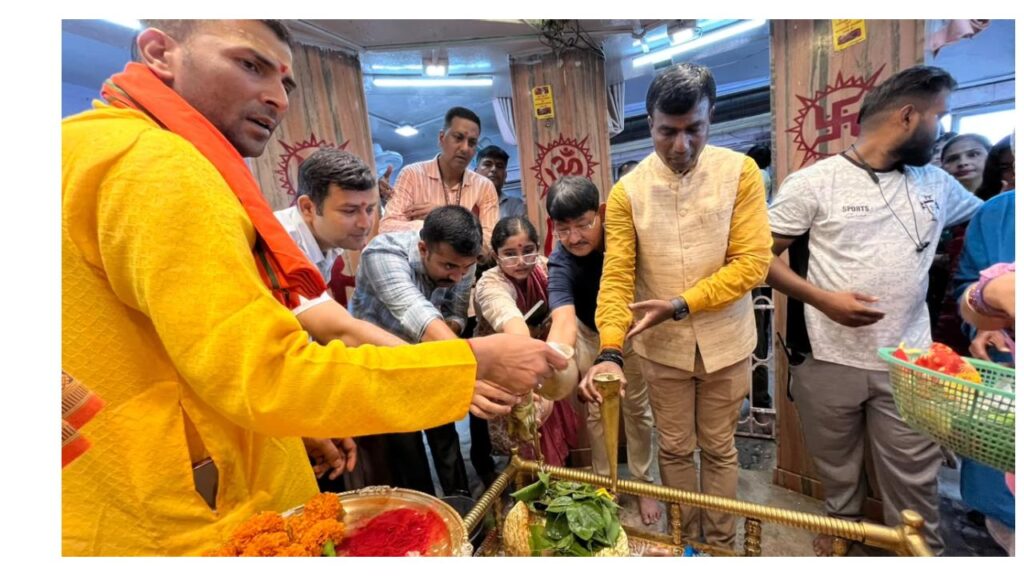 सावन में पहाड़ी मंदिर की तैयारियां