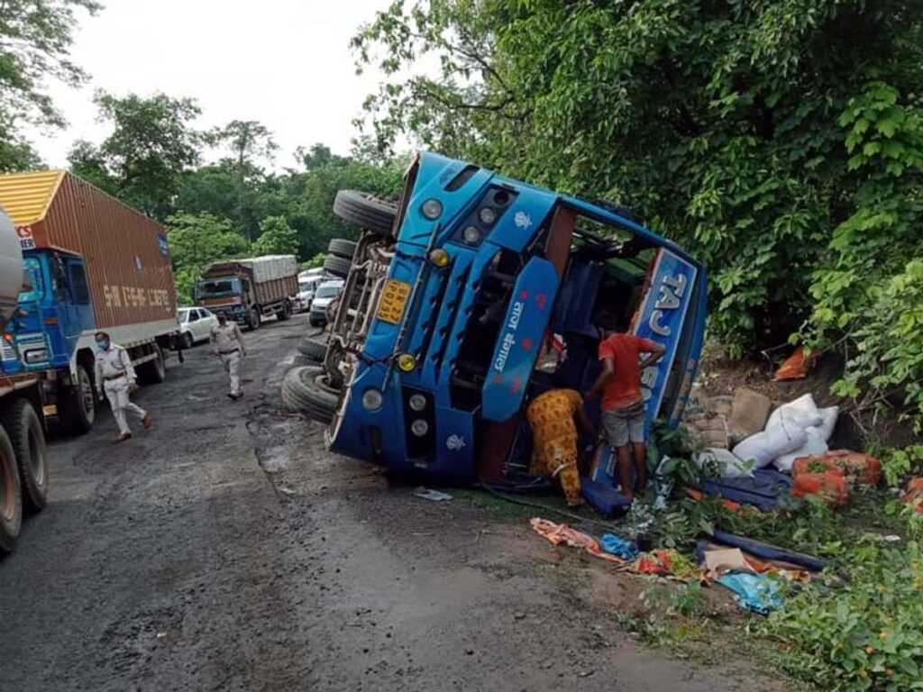 Koderma Road Accident