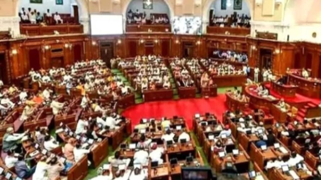 यूपी विधानसभा में सपा का हंगामा