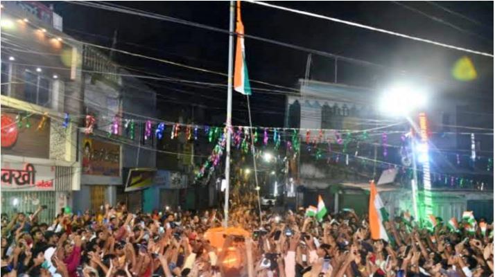 पूर्णिया में 12:01 बजे तिरंगा