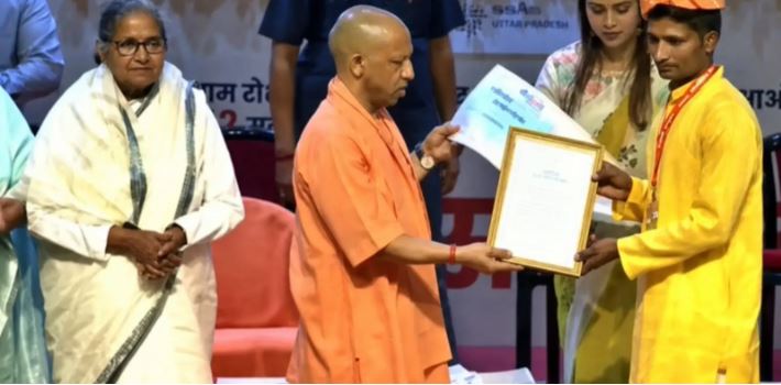 UP Board Topper रजनीश यादव,