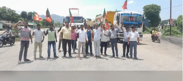 चांडिल में NH-33 जाम