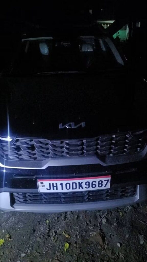 धनबाद NH पर कार स्टंट