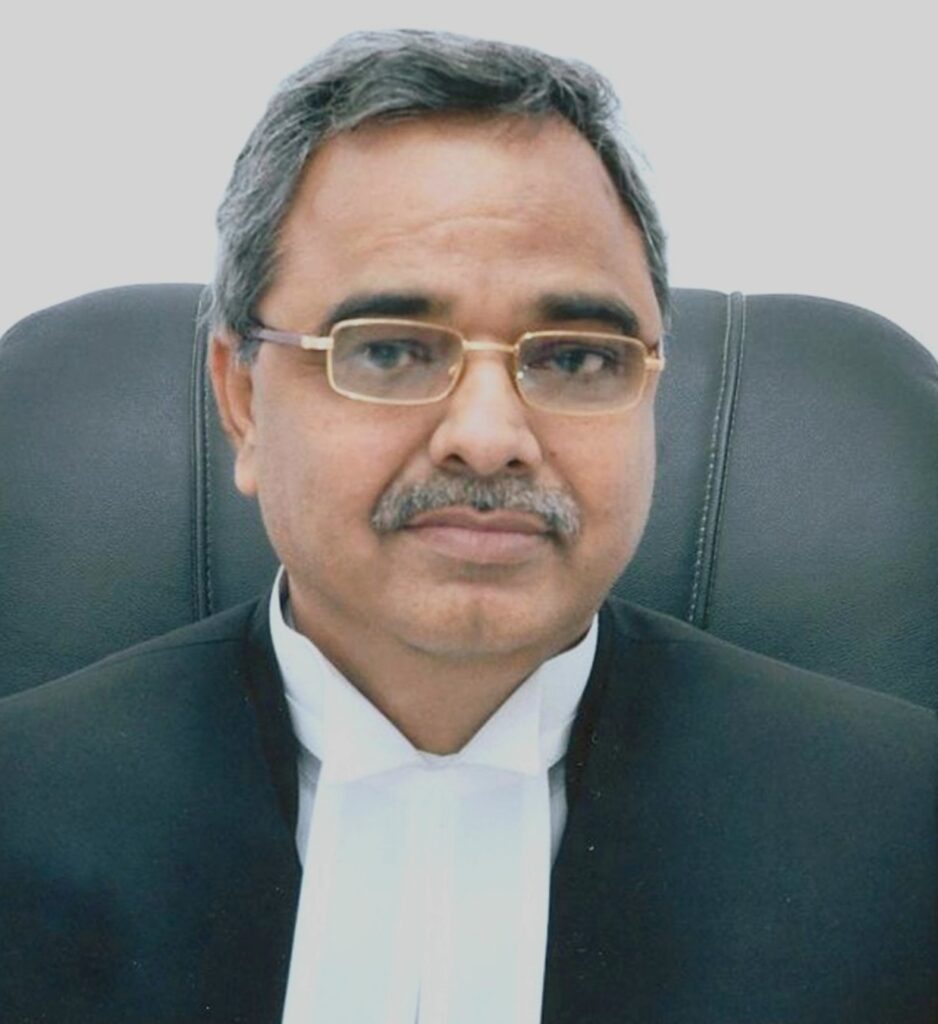 झारखंड हाईकोर्ट के पूर्व कार्यवाहक मुख्य न्यायाधीश जस्टिस हरीश चंद्र मिश्रा का निधन हो गया है। उन्होंने गुरुवार को दिल्ली में अंतिम सांस ली। उनके निधन की खबर सामने आने के बाद न्यायिक और कानूनी क्षेत्र में शोक की लहर है।