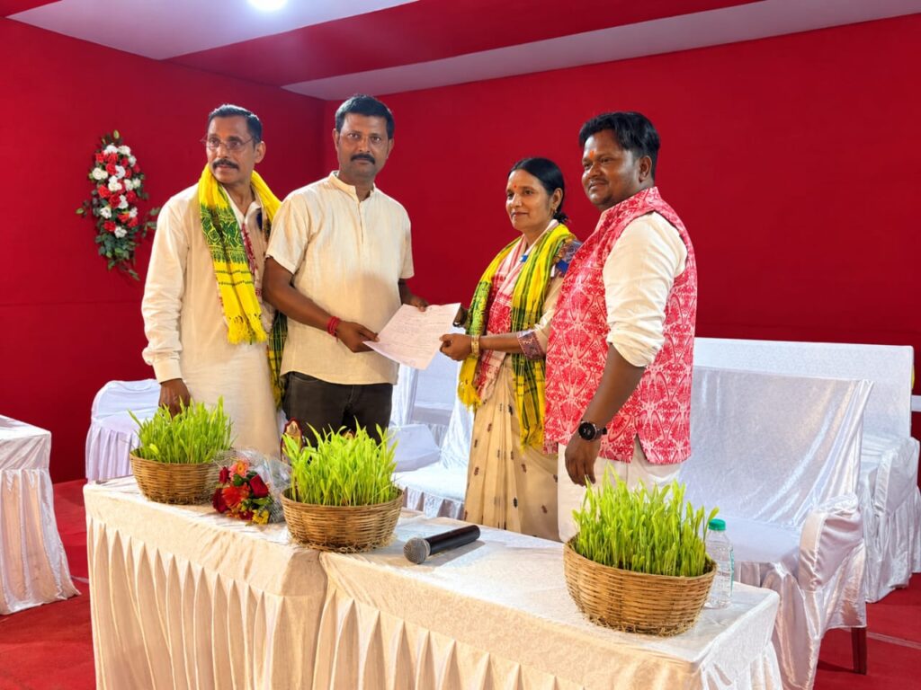 करम पर्व के मौके पर वार्ड संख्या-14 में जरूरतमंद परिवारों के लिए जनकल्याण से जुड़ा कार्यक्रम आयोजित किया गया। वार्ड पार्षद श्रीमती अंजू देवी की पहल पर वार्ड के जरूरतमंद भाई-बहनों को आवास योजना का लाभ उपलब्ध कराया गया